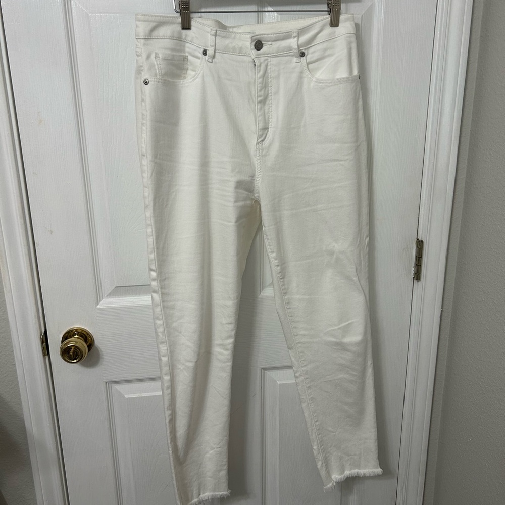 LOFT Off-White Cropped Jeans